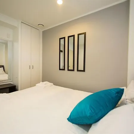 Cosy And Breezy Harbour Views Apartment